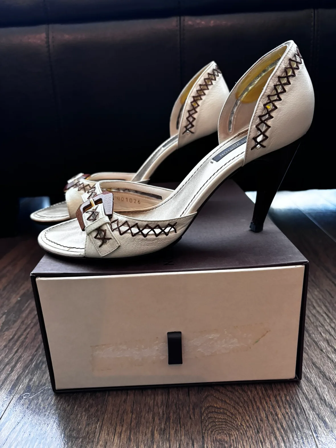 Louis Vuitton White Leather Heels image indicator(2)