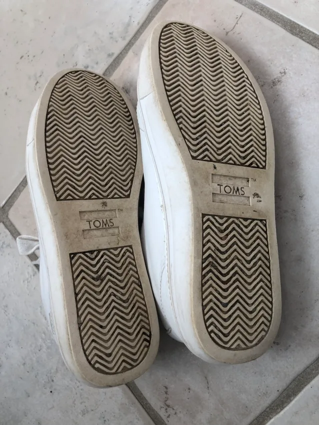 TOMS Women's White Sneakers Size 6.5 image indicator(2)