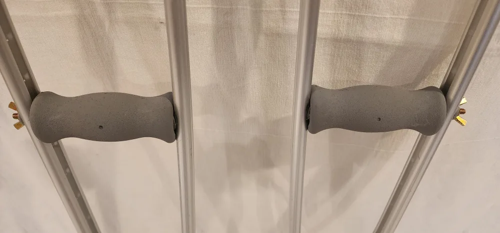 Pair of Crutches image indicator(3)