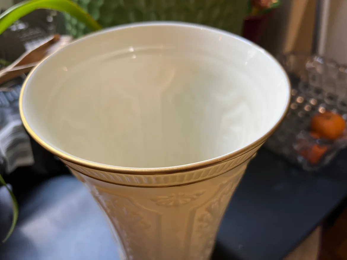 Lenox Vase 9” image indicator(3)