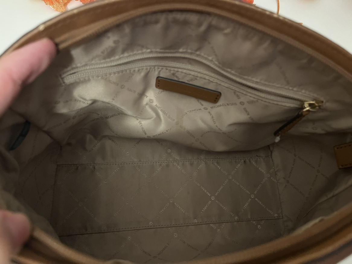 Michael Kors Handbag - photo 4