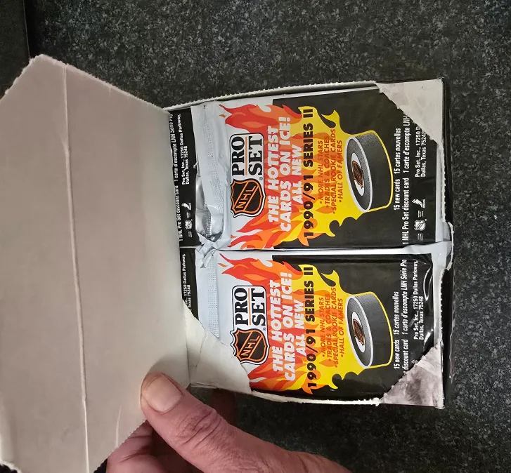 NHL Pro Set Hockey Card Packs - 1991-92 image indicator(3)