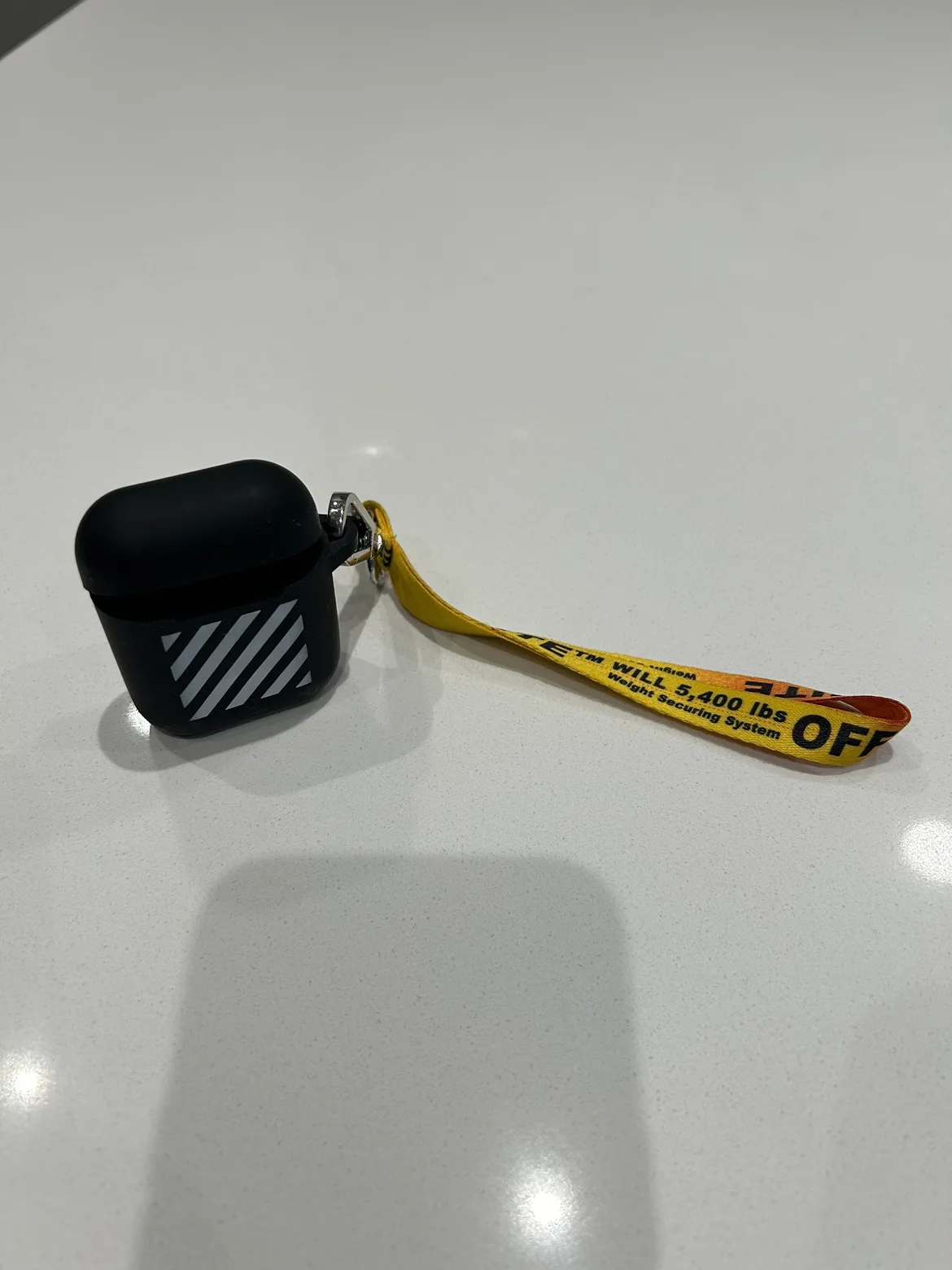 Off-White Airpods 2 Case image indicator(2)