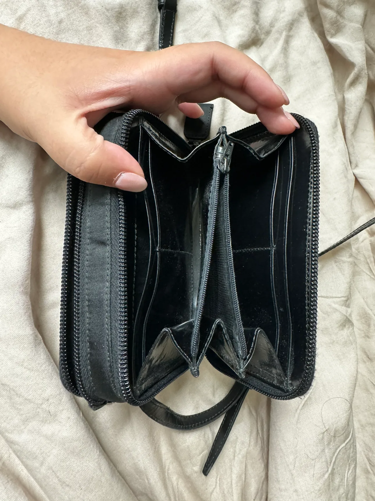 Prada Wallet on chain image indicator(6)