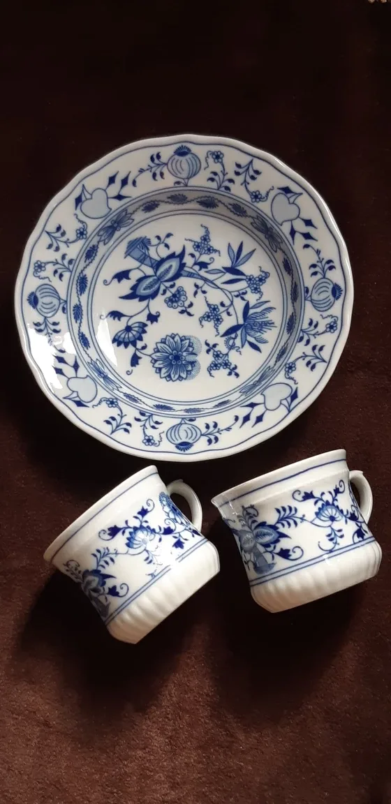 Porcelain Blue and White Bowl /Cups thumbnail