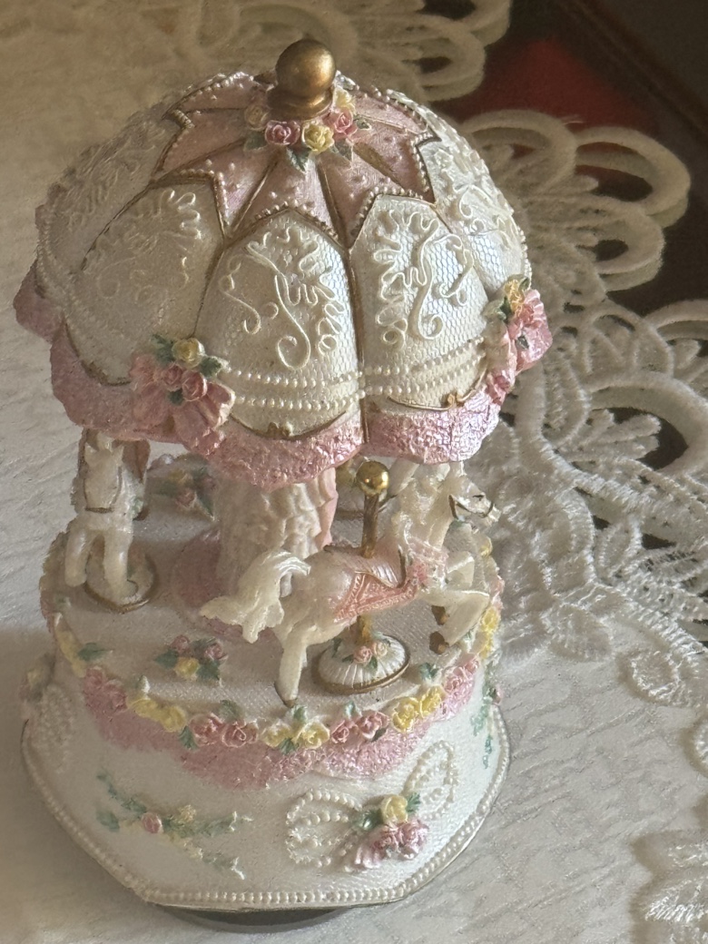 Carousel Musical Figurine