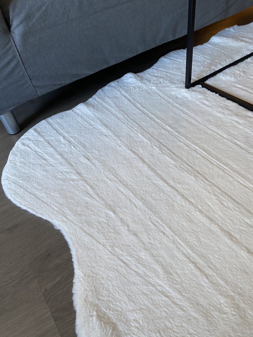 White Fur Rug - photo 2