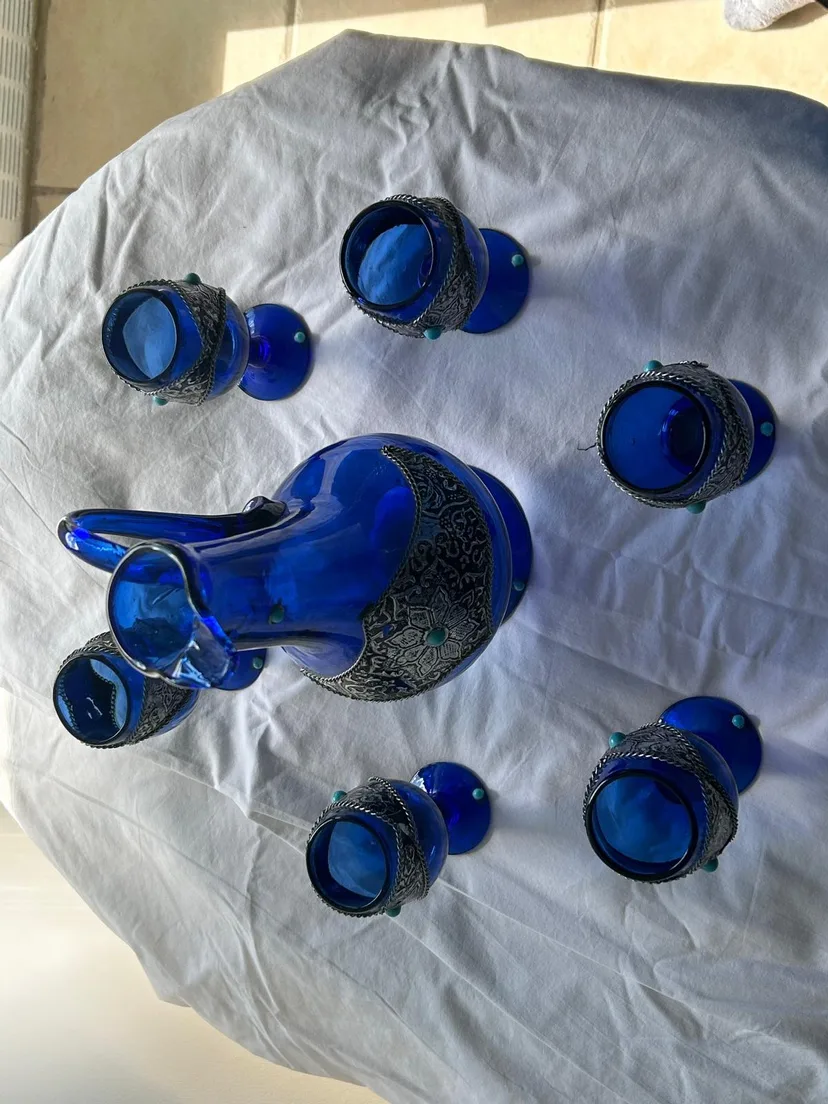 Blue Glass Decanter Set image indicator(2)