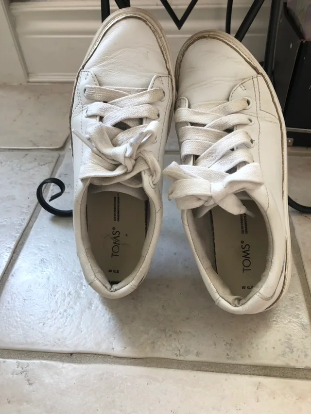 TOMS Women's White Sneakers Size 6.5 image indicator(3)