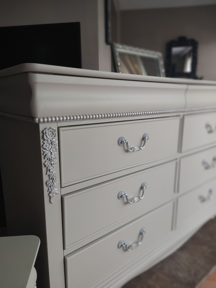 Gorgeous 6 Drawer Dresser and nightstand