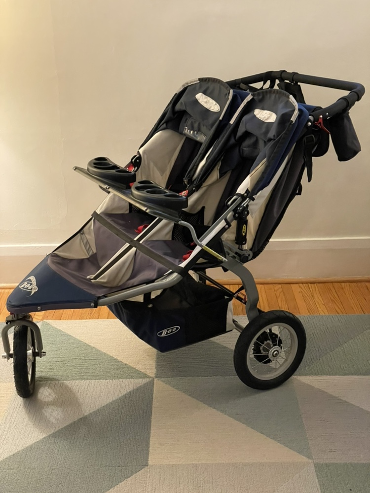 Double jogging stroller