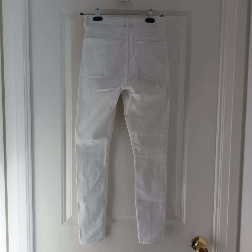 White Distressed Jeans image indicator(2)