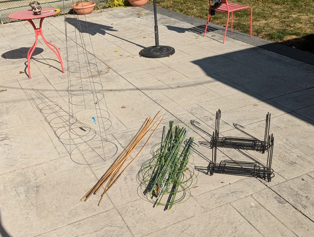 Tomato cages, stakes, and plant supports thumbnail