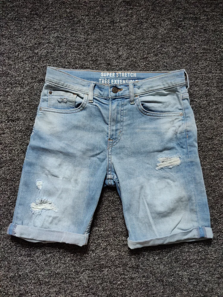 H&M Light Blue Denim Shorts 🩳👖 thumbnail