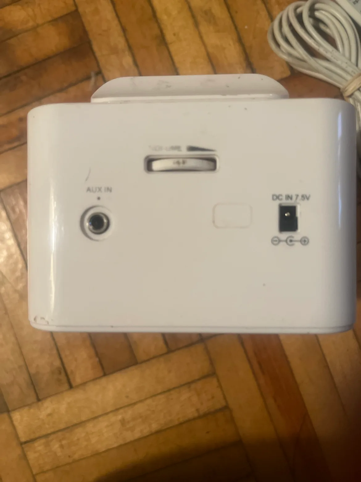 iSound Wake To iPod Clock Radio image indicator(2)