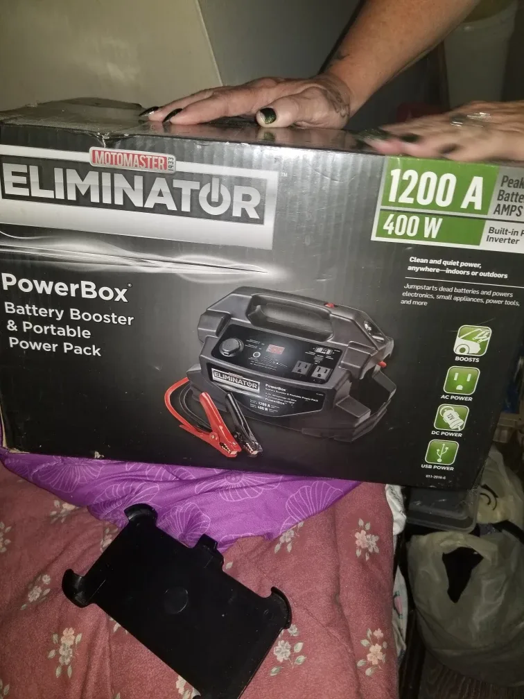 Motomaster Eliminator 1200A 400W Booster & Portable Power Pack thumbnail