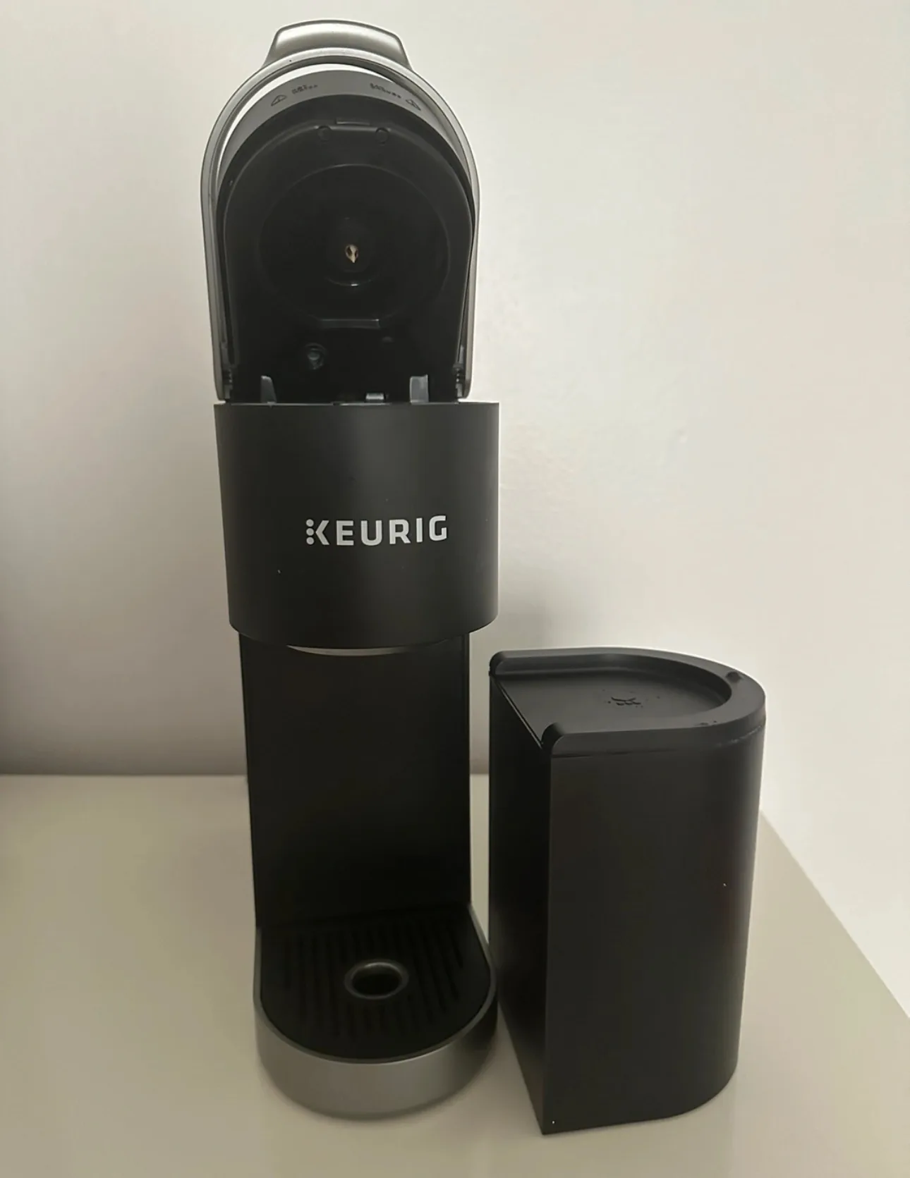 Keurig K-Cup Single Serve Coffee Maker+ 20 pods image indicator(4)