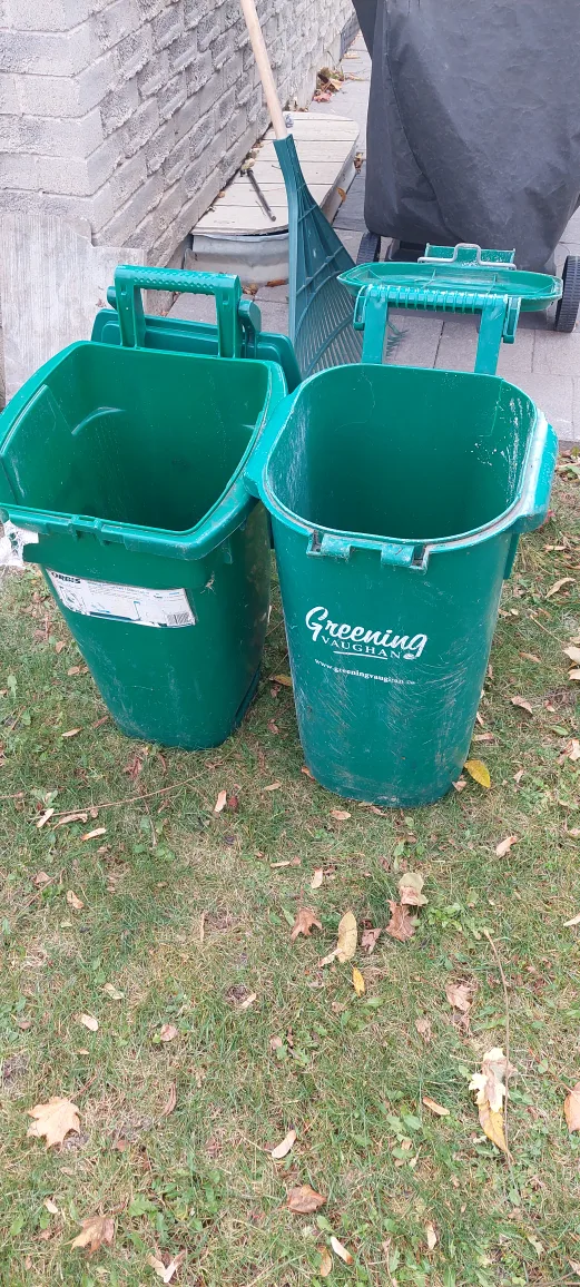 FREE compost bins thumbnail