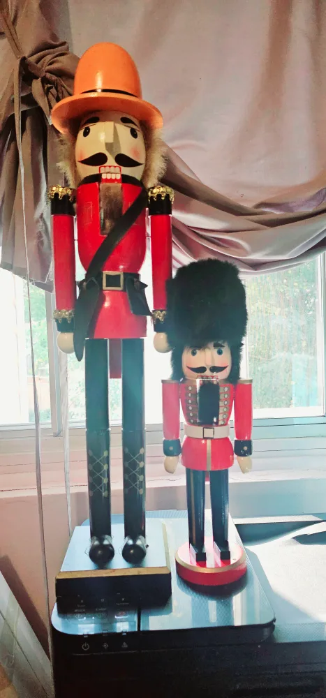 Set of Two Nutcrackers thumbnail