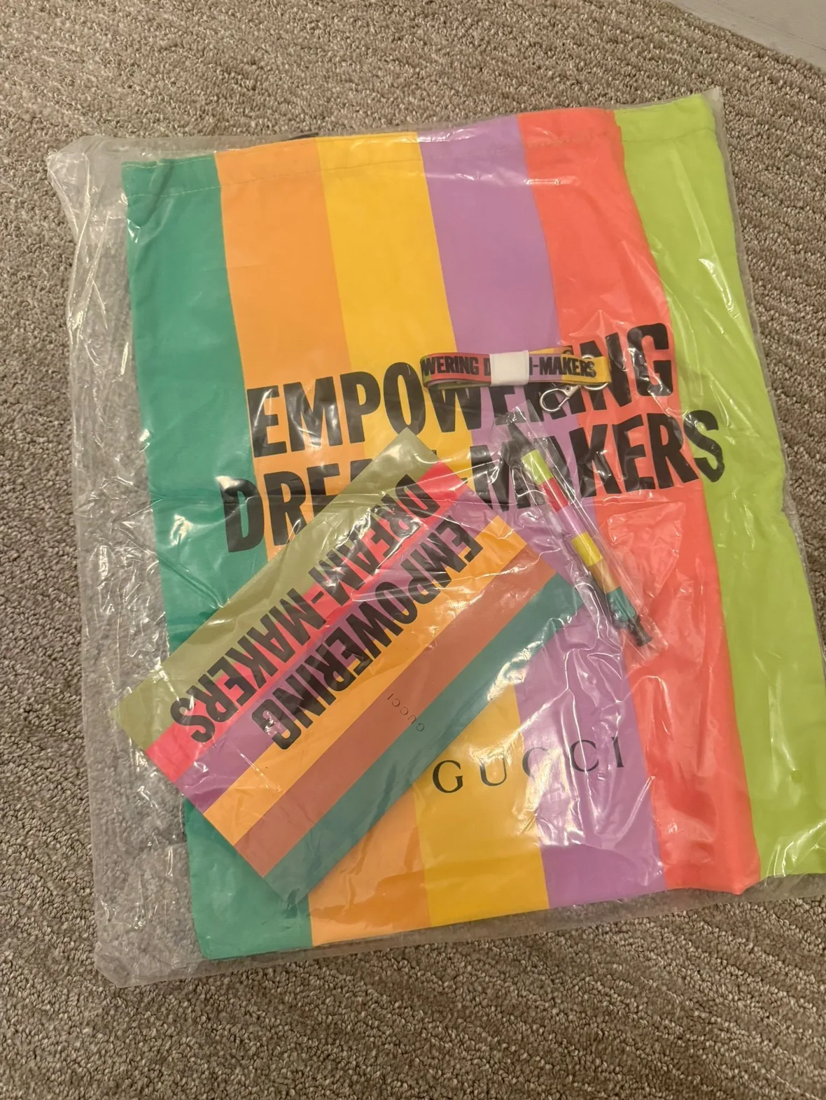 Gucci Empowering Dream-Makers Tote ,badge holder,notebook & pen image indicator(8)