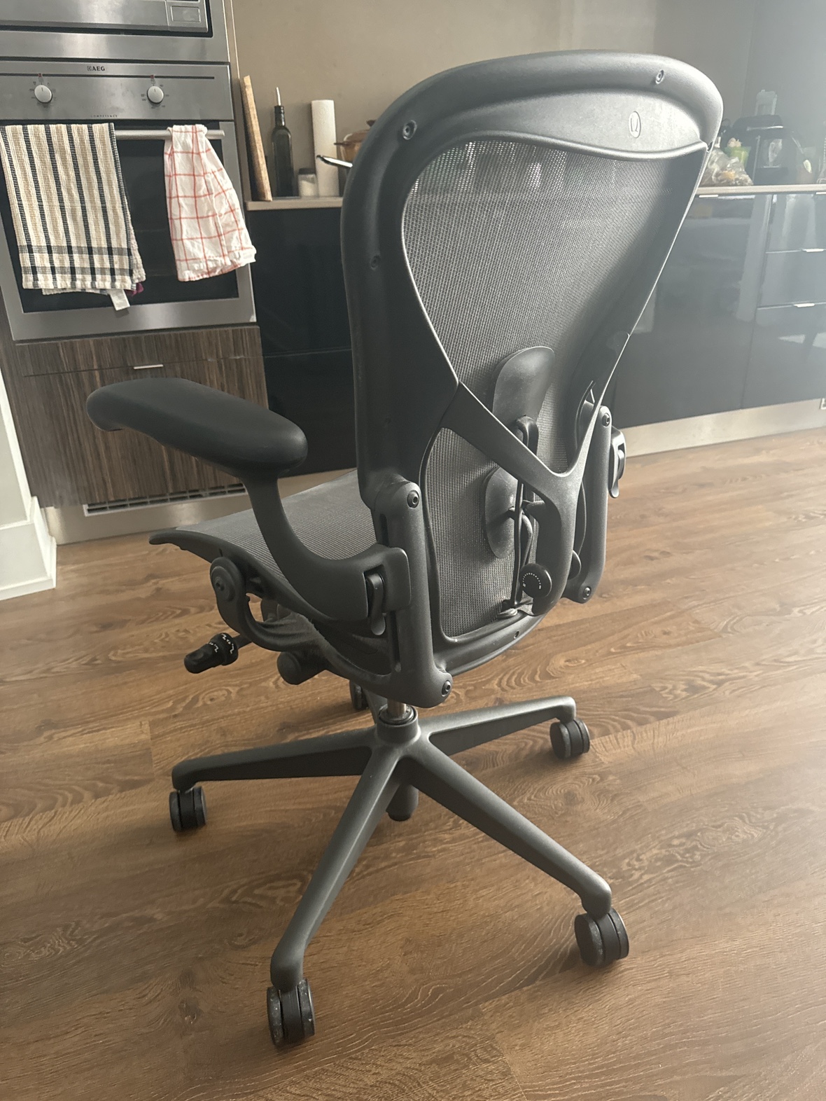 Herman Miller Remastered Aeron Chair - size B - photo 3