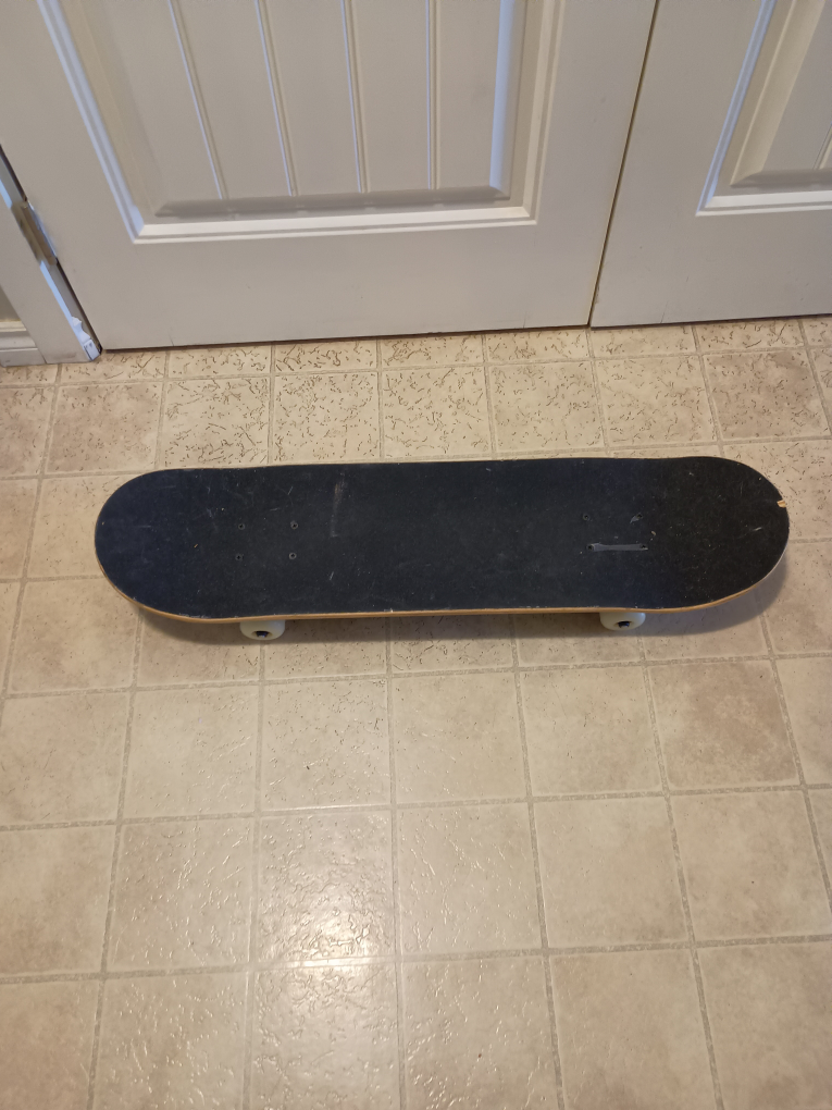 Complete Skateboard – Barely Used – Great Condition