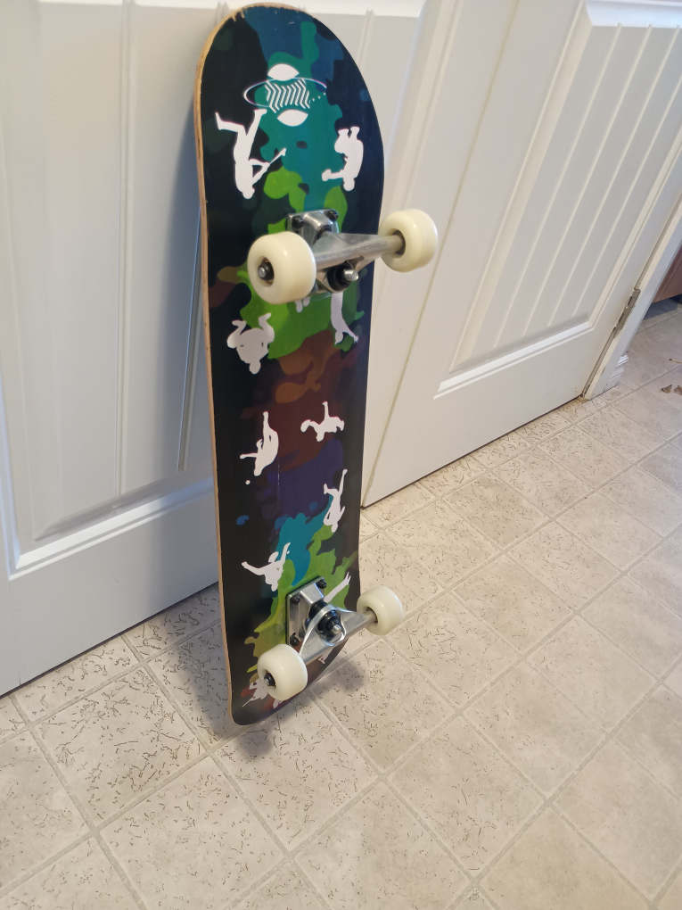 Complete Skateboard – Barely Used – Great Condition - photo 4