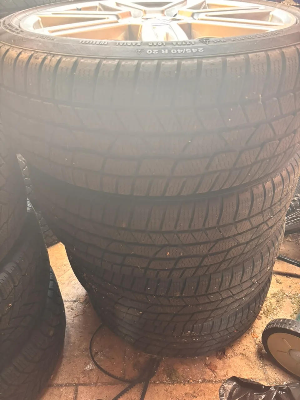 Winter tires 245-40-R20 with Audi rims image indicator(2)