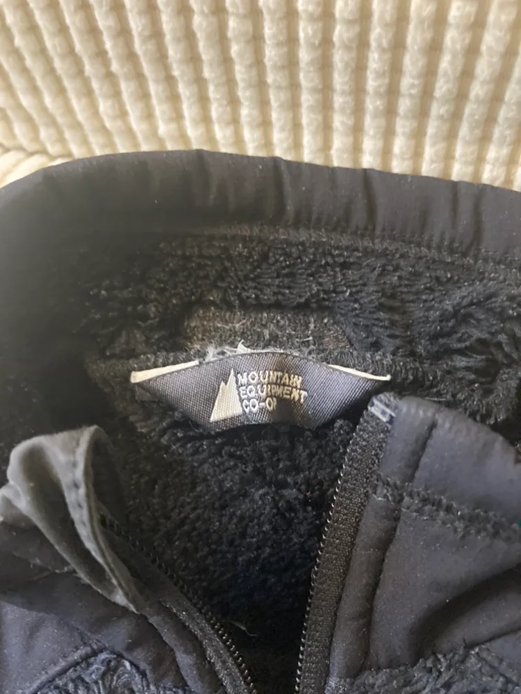 MEC Black Fleece Jacket image indicator(6)