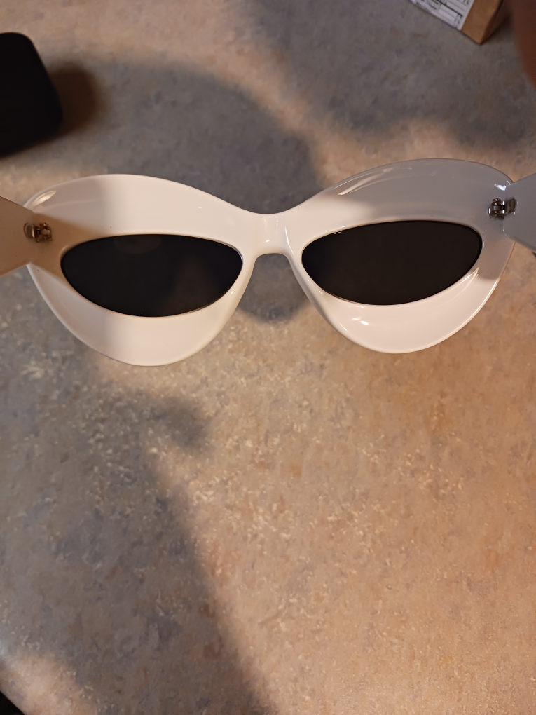 Inflated Fun Lip Shape Sunglasses (new) - photo 2