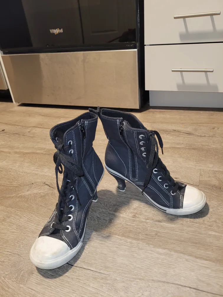 Converse Heals thumbnail