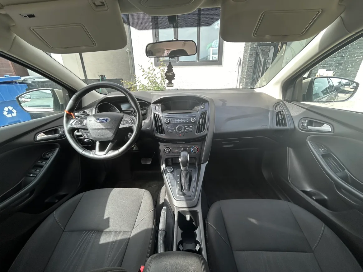 2017 Ford Focus Sedan image indicator(3)