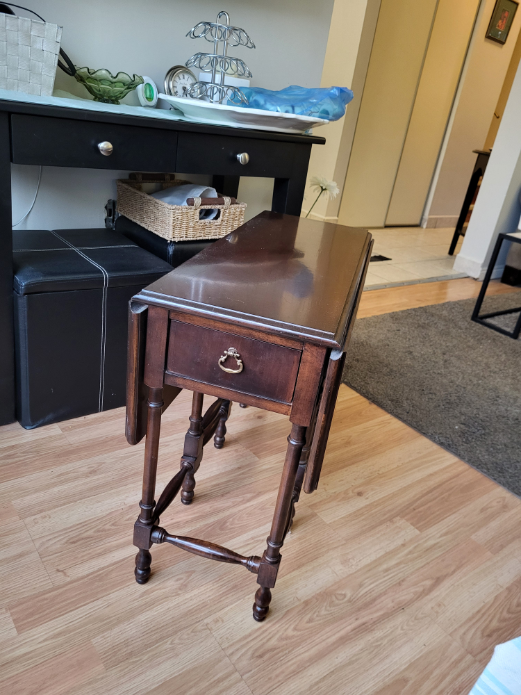 Vintage Drop Leaf  Accent Gateleg Table
