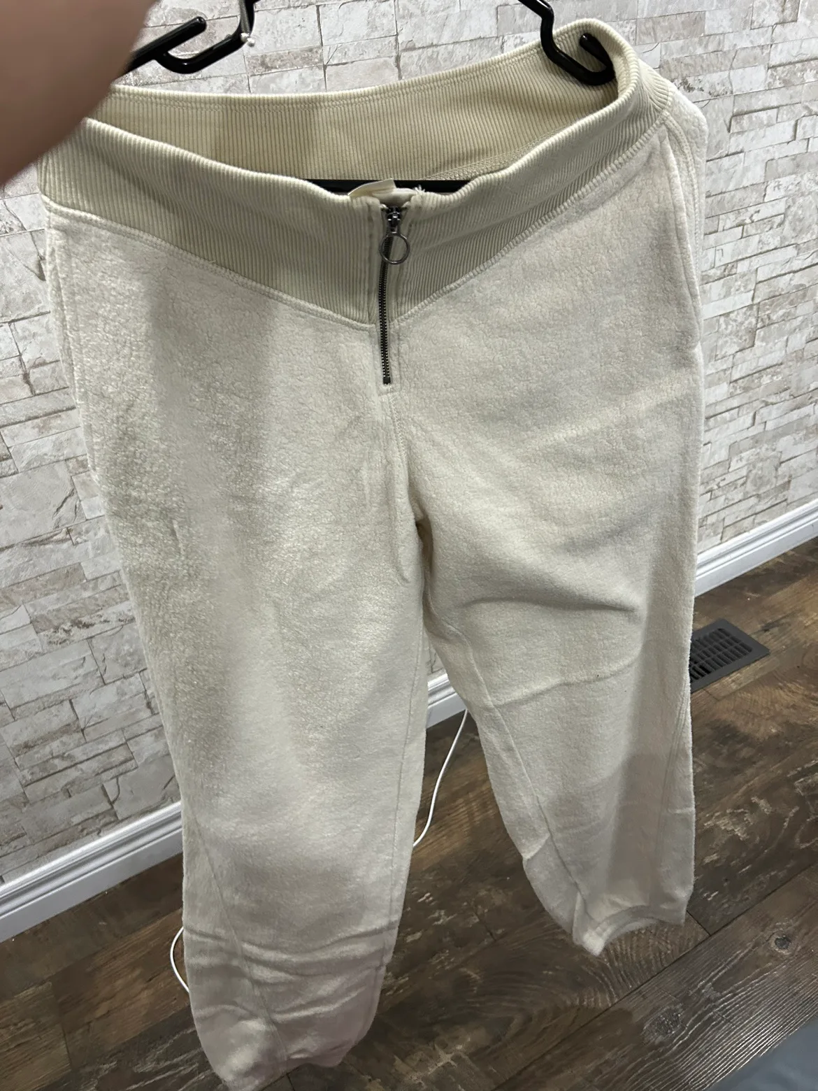 Brand New With Tag Aerie Fleece Joggers Medium thumbnail
