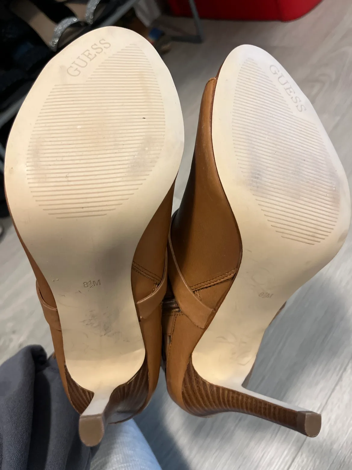 Guess Heels image indicator(3)