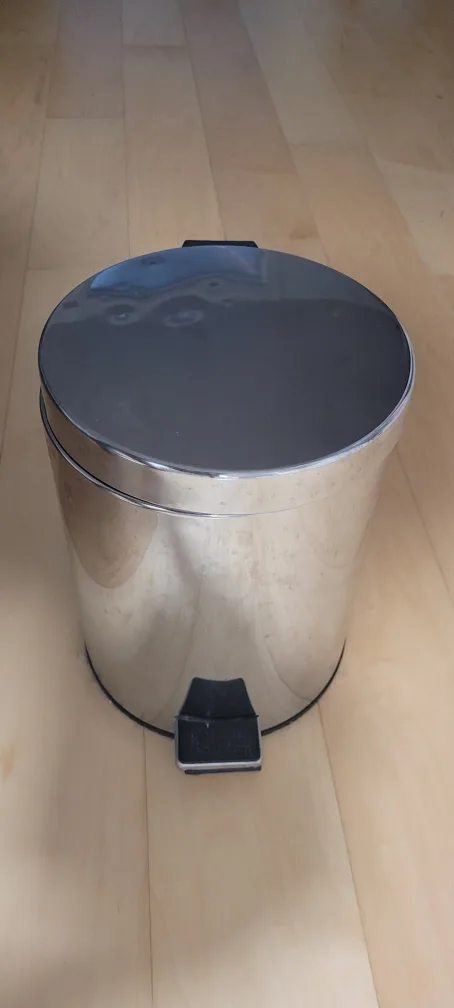 Metal Trash Can thumbnail