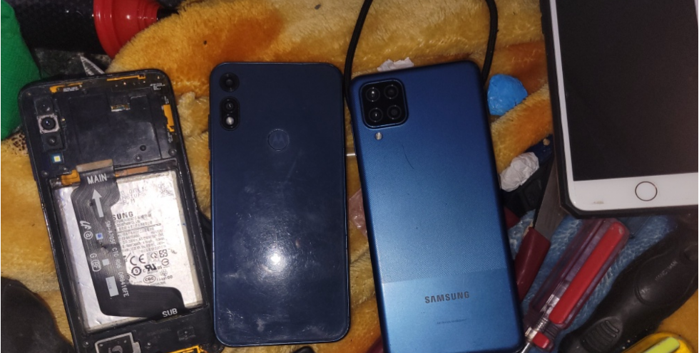 bunch of phones for repair