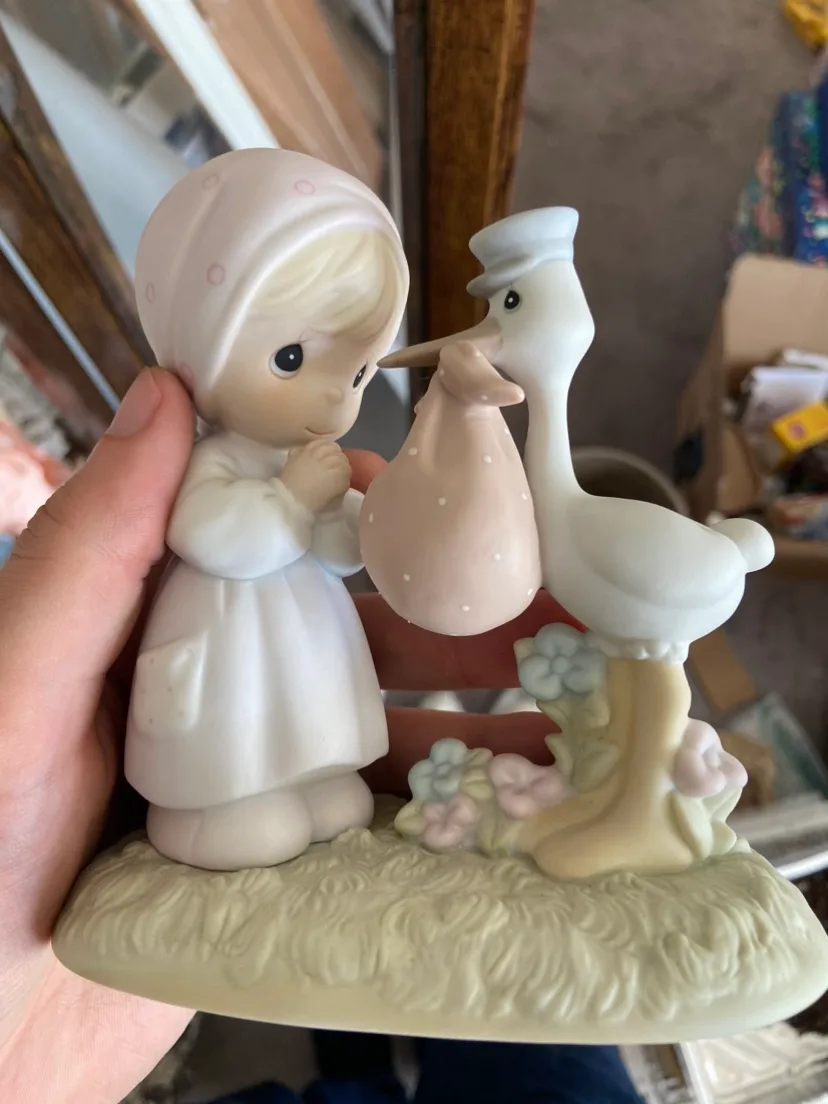 Precious Moments Figurine Joy On Arrival 1990 image indicator(5)