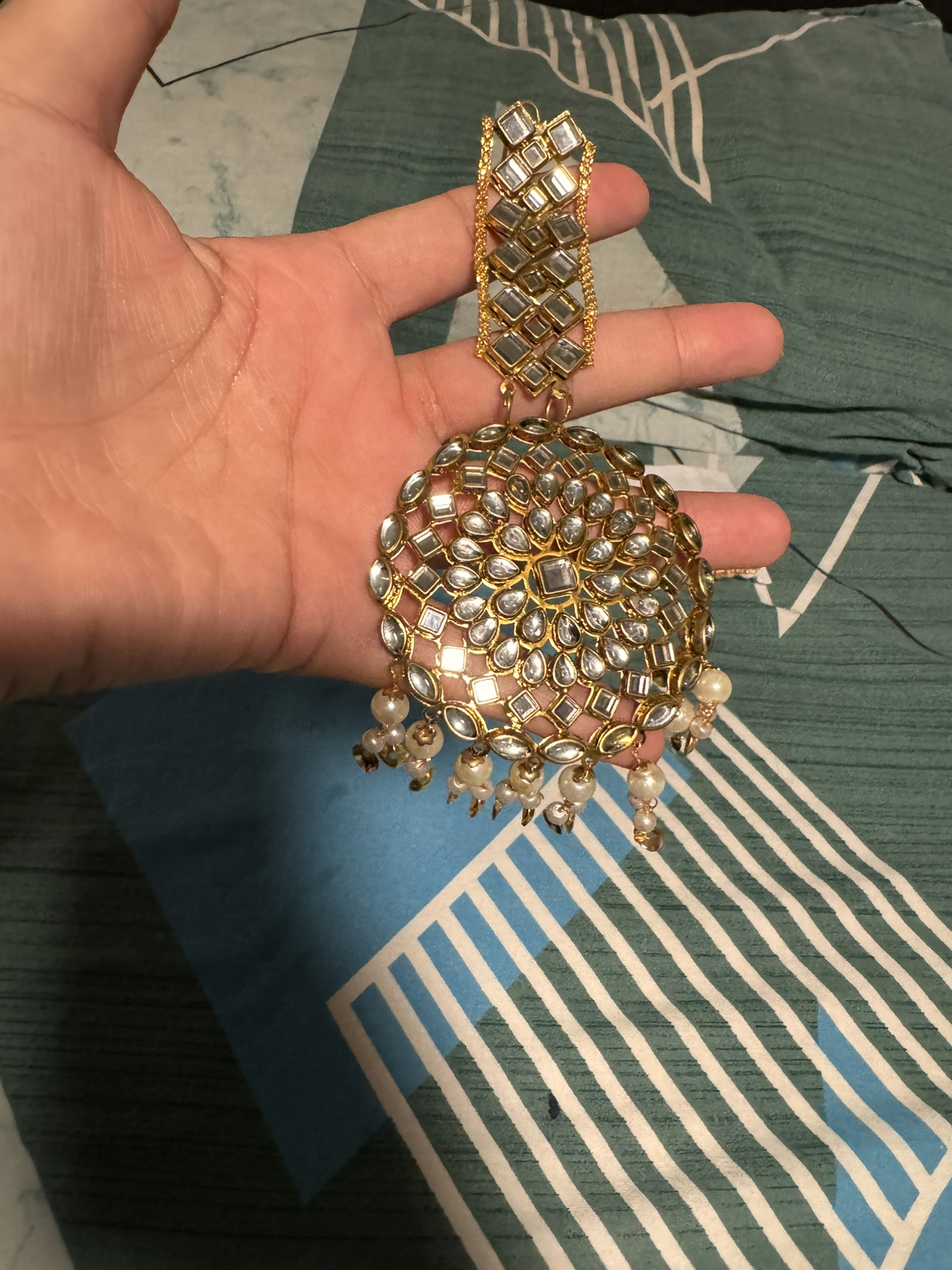 Gold and White  Maang Tikka - photo 2