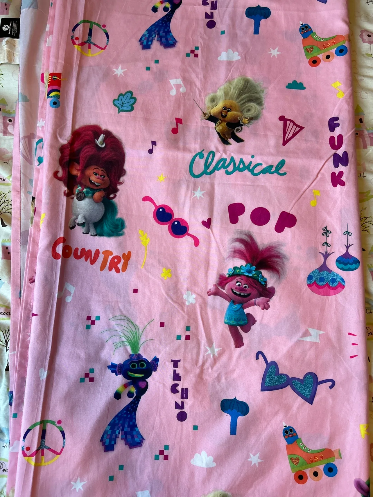 Trolls double or full sheets Cover image indicator(2)