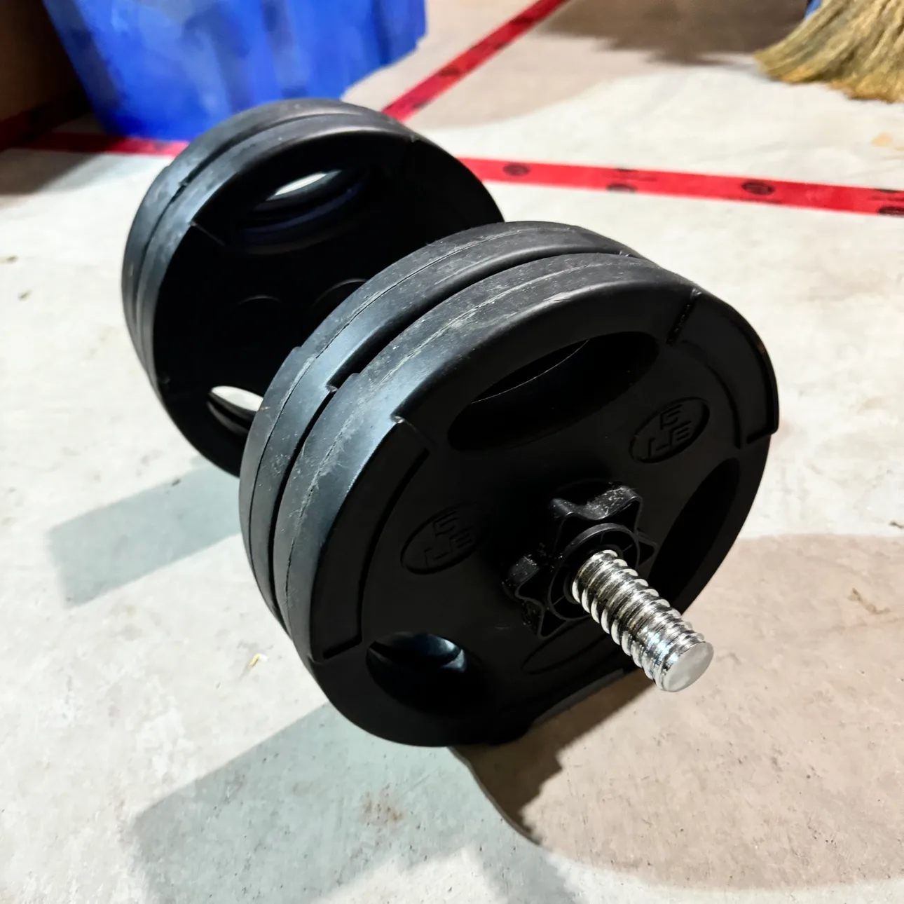 Dumbbell w/ 4 x 5 lb weights image indicator(4)