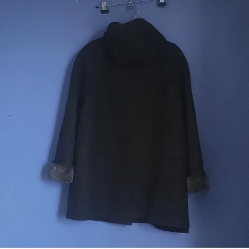 Black Hooded winter coat womans image indicator(3)