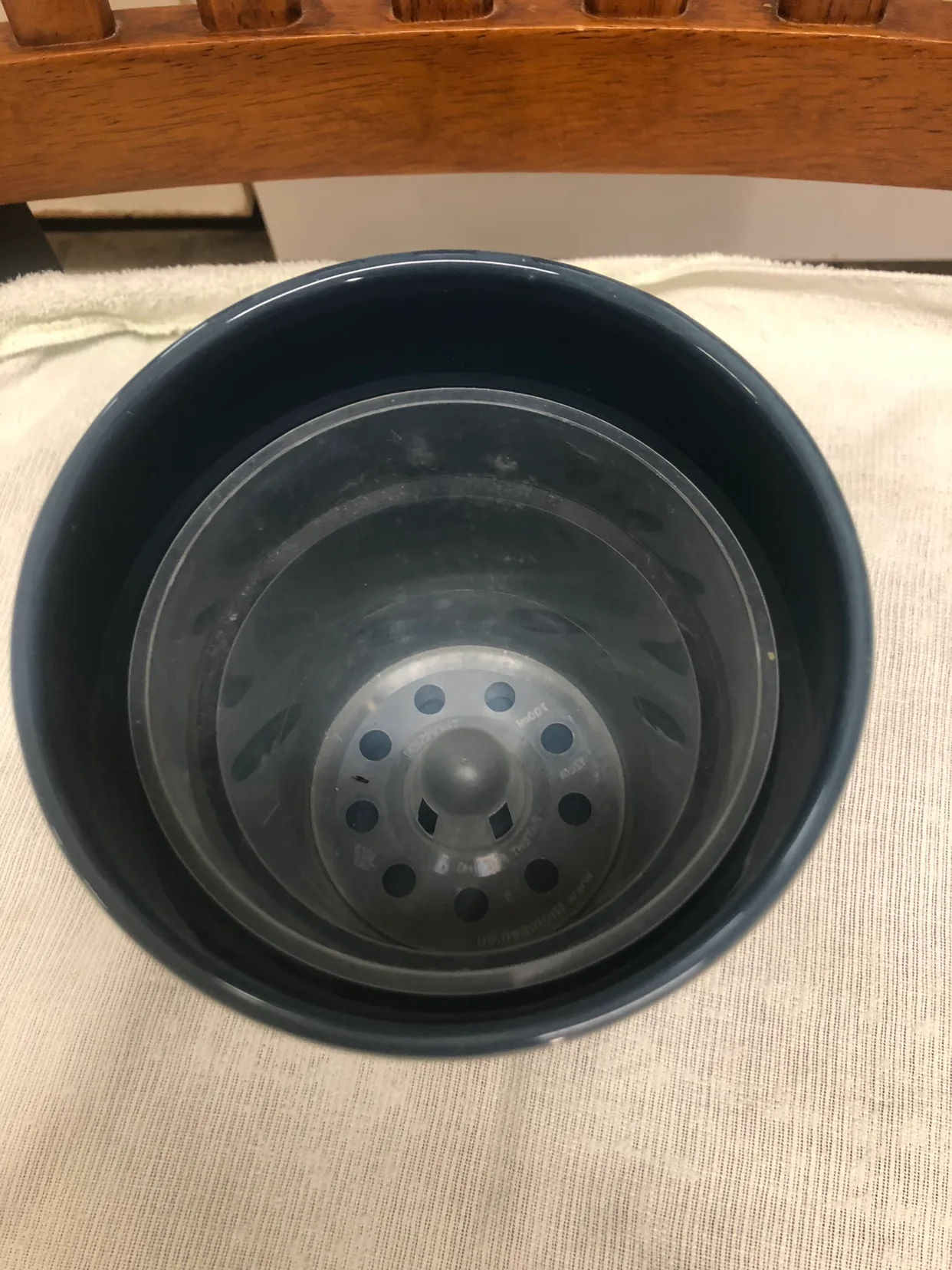 Two Ceramic Plant Pots image indicator(5)