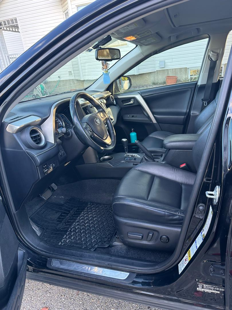 2015 Toyota RAV4 - photo 2