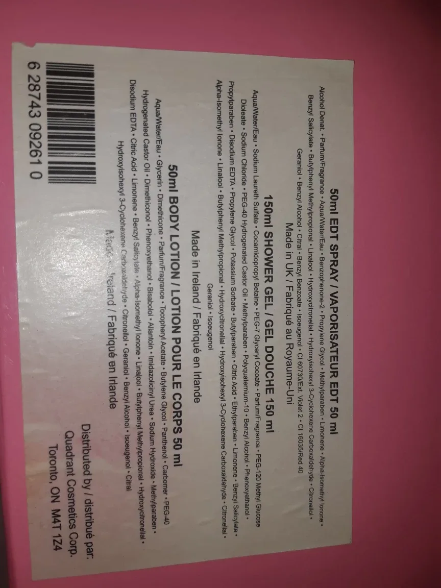 Ladies Lacoste perfum set image indicator(2)