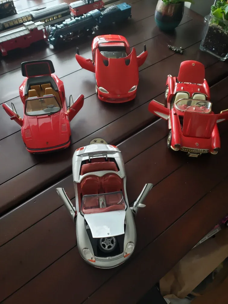 4x Die-cast Toy Cars image indicator(3)