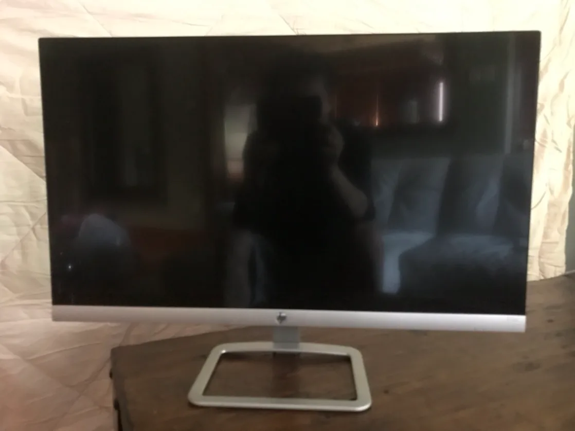 HP 28” Computer Monitor. Moving sale thumbnail