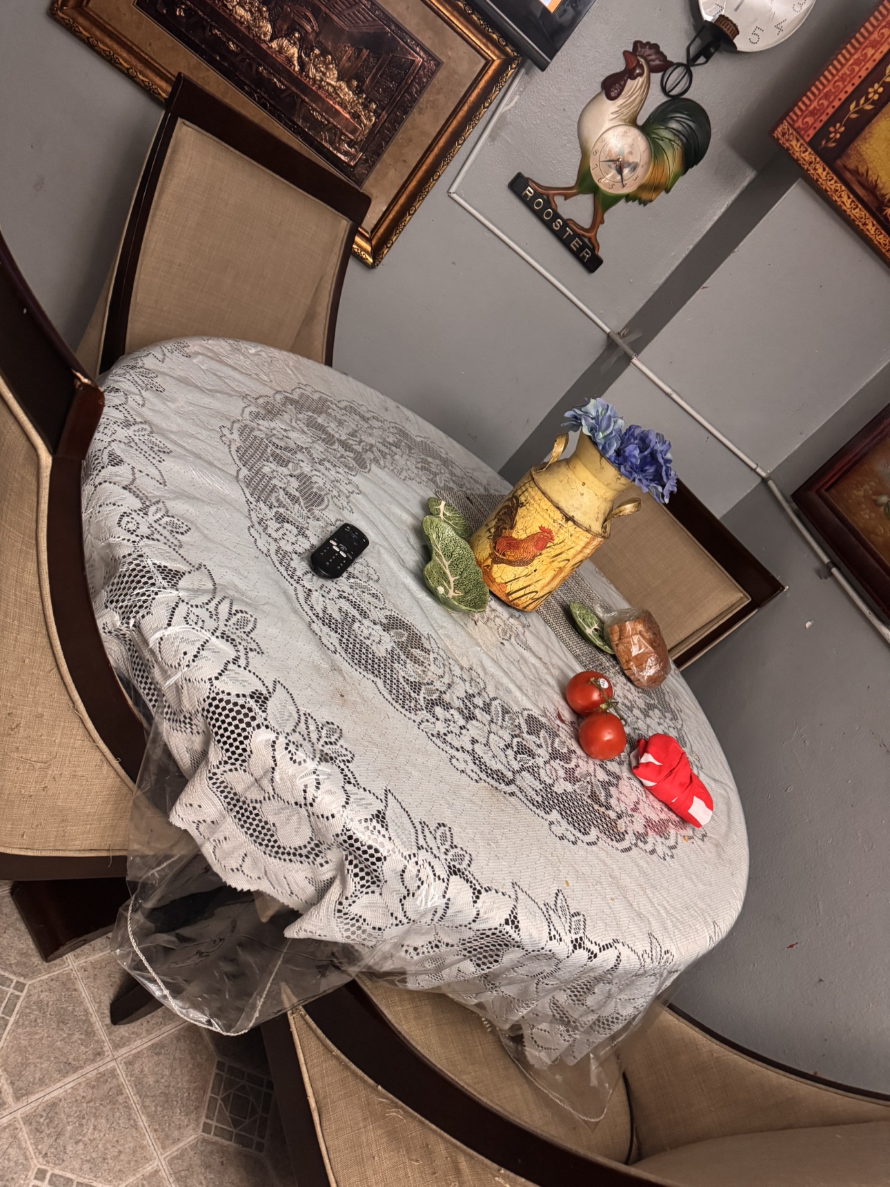 Round Table and 4 Chairs - photo 2