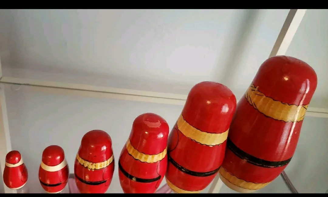 Set of 6 Santa Claus Nesting Dolls image indicator(2)