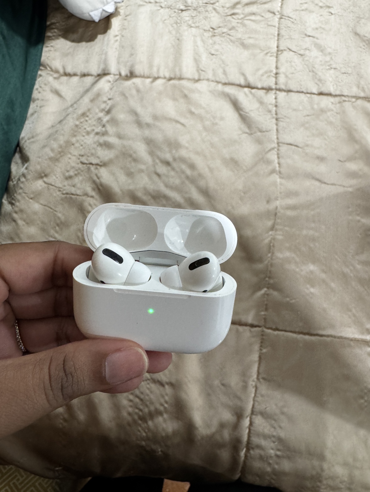 AirPods Pro 1st Gen - photo 4
